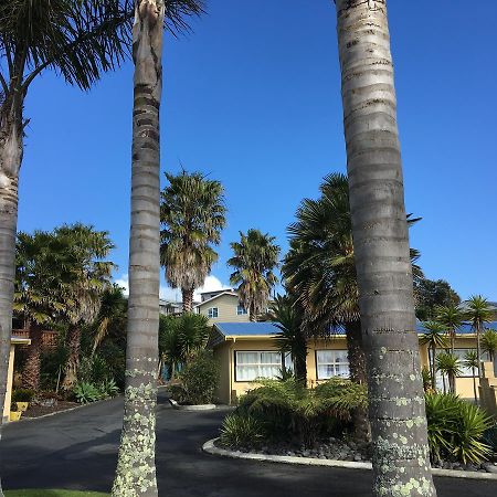 Raglan Palm Beach Motel Exterior photo