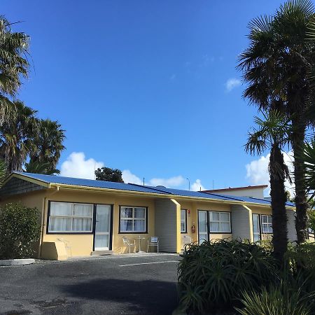 Raglan Palm Beach Motel Exterior photo