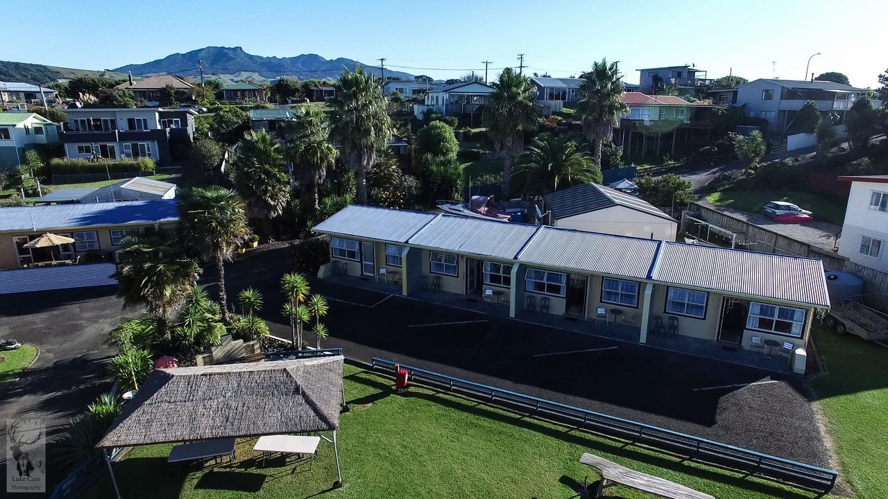 Raglan Palm Beach Motel Exterior photo